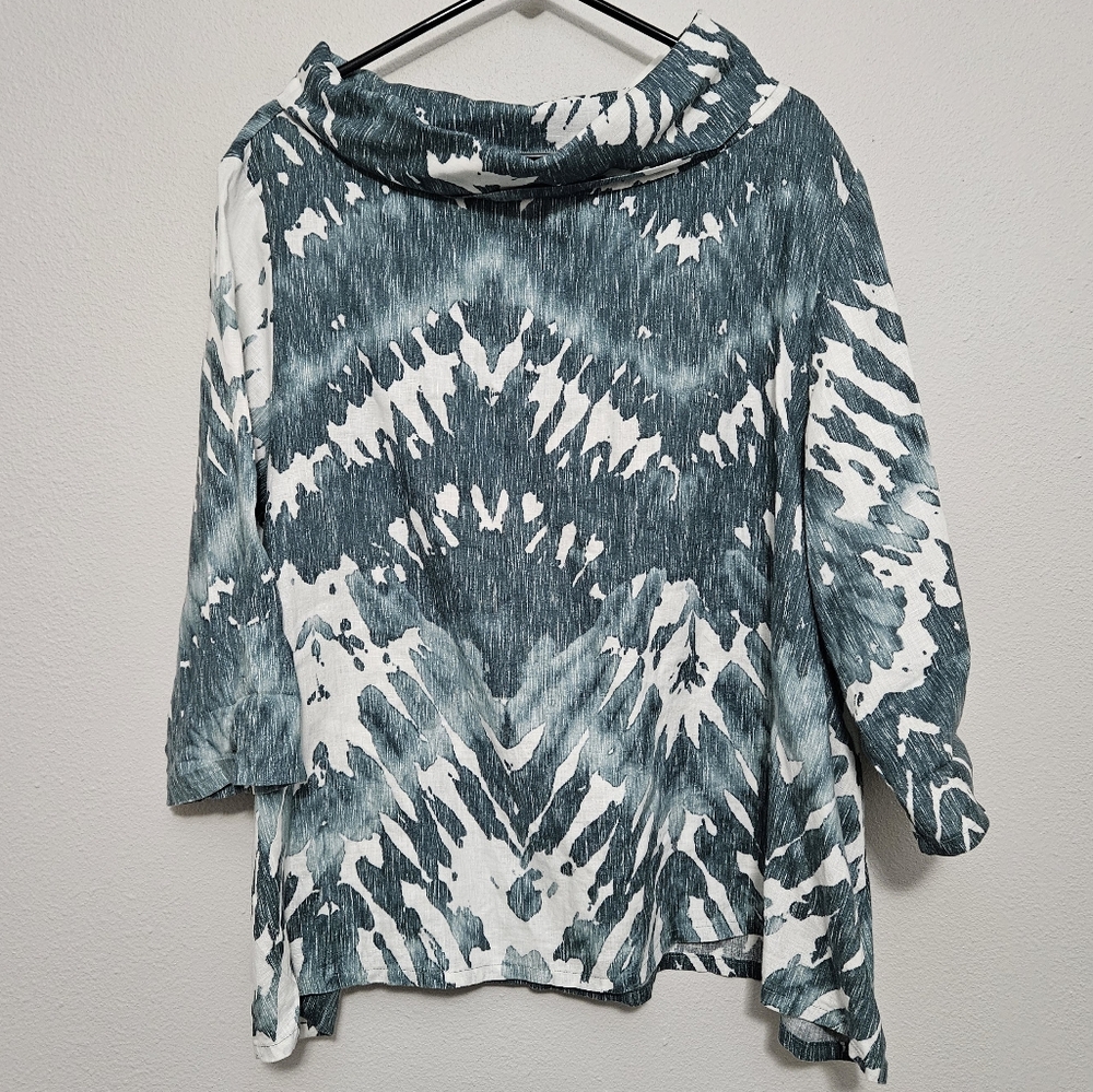bryn Walker Green and White Patterned Top